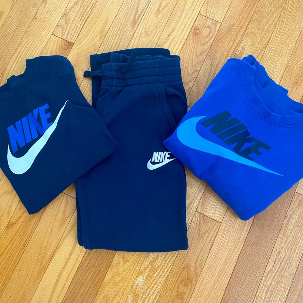 Boys size medium Nike lot - NWOT sweatpants, sweatshirt and long sleeve